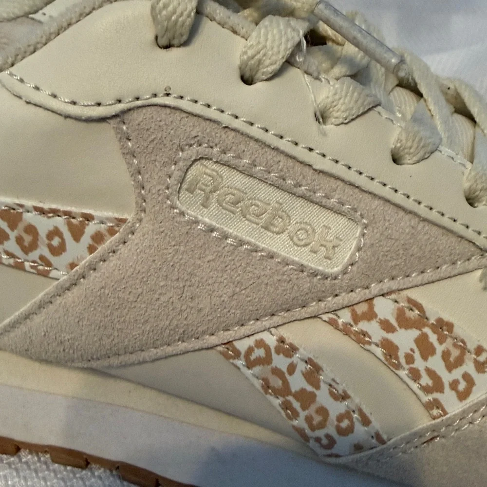 Reebok‎ Women's Cream and Leopard Patterned Sneakers Mixed Material SZ 8 Women’s - Picture 2 of 8